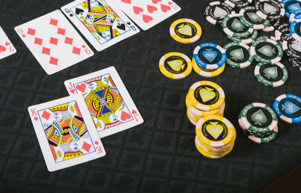 ポーカーのやり方とトランプの基本ルール